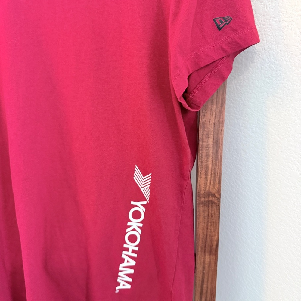 New Era Women’s Red Yokohama Tires Crewneck Tee Size Large - Picture 4 of 6
